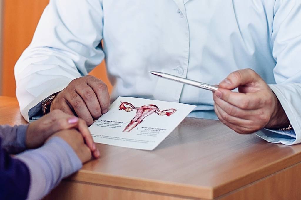 врач рассказывает про установку вмс